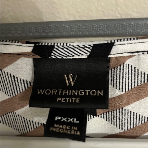 Geometric Patterned Blouse - Picture 5 of 7